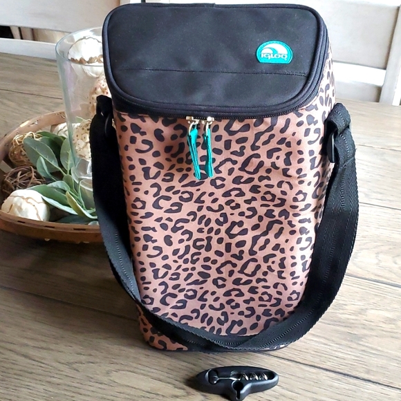 Igloo 2-Bottle Cheetah Print Wine Travel Cooler with Strap - Picture 1 of 5
